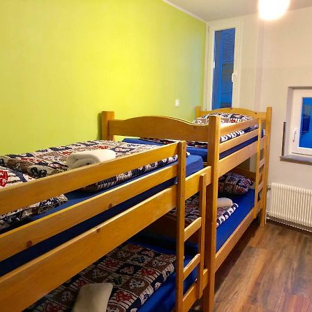 Aladin Hostel リュブリャナ エクステリア 写真