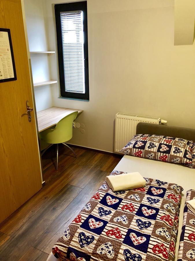 Aladin Hostel リュブリャナ エクステリア 写真