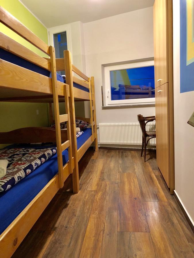 Aladin Hostel リュブリャナ エクステリア 写真
