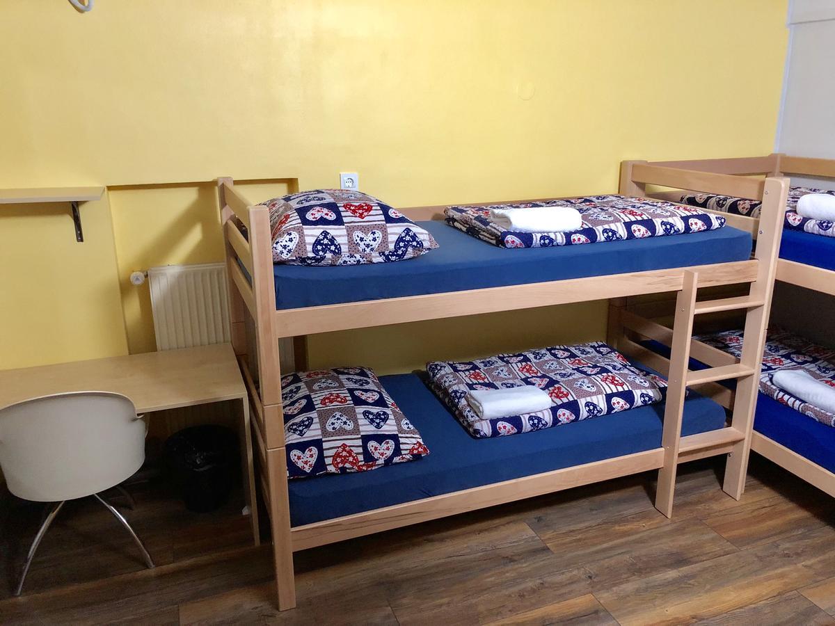 Aladin Hostel リュブリャナ エクステリア 写真