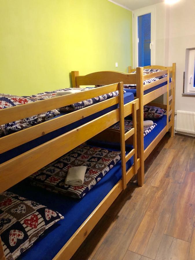 Aladin Hostel リュブリャナ エクステリア 写真