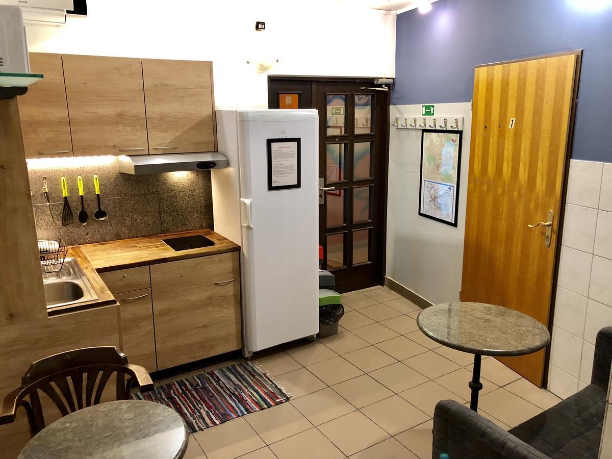 Aladin Hostel リュブリャナ エクステリア 写真