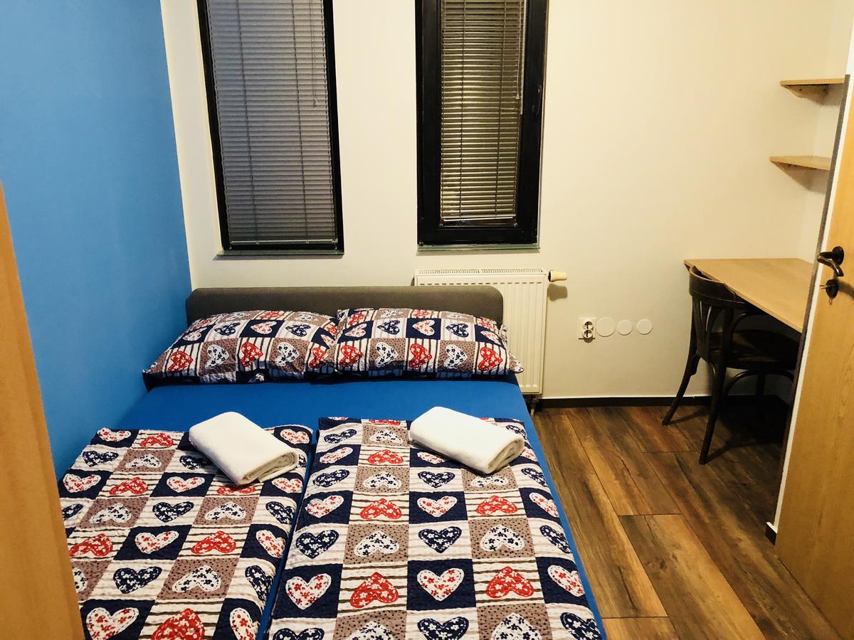 Aladin Hostel リュブリャナ エクステリア 写真