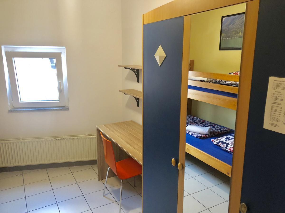 Aladin Hostel リュブリャナ エクステリア 写真