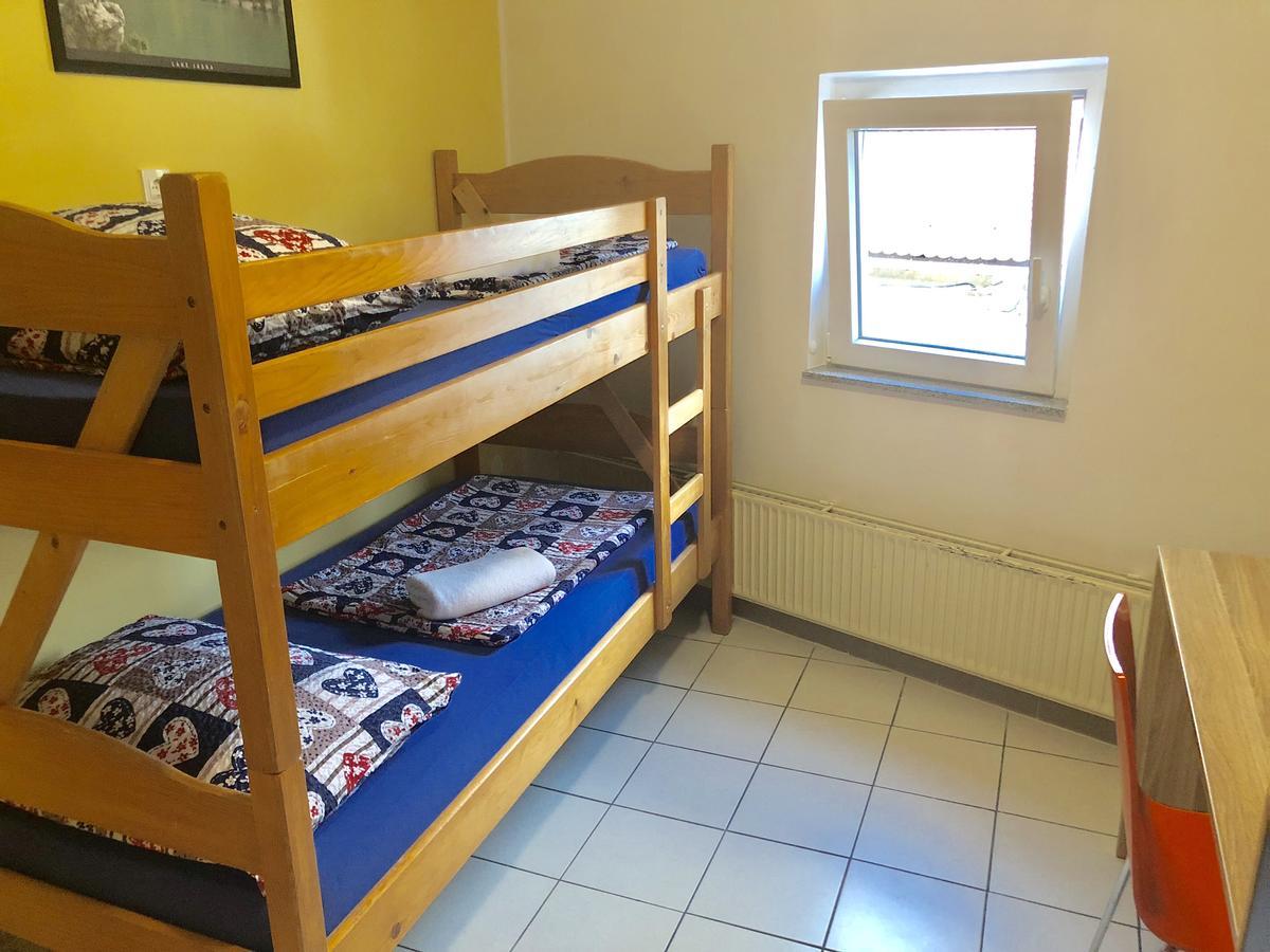Aladin Hostel リュブリャナ エクステリア 写真