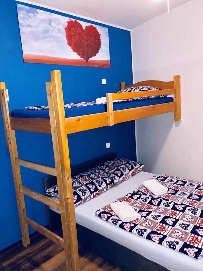 Aladin Hostel リュブリャナ エクステリア 写真