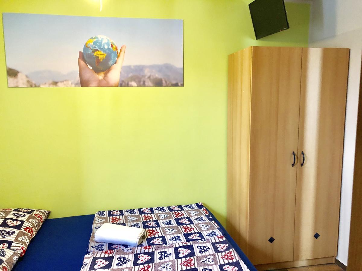Aladin Hostel リュブリャナ エクステリア 写真