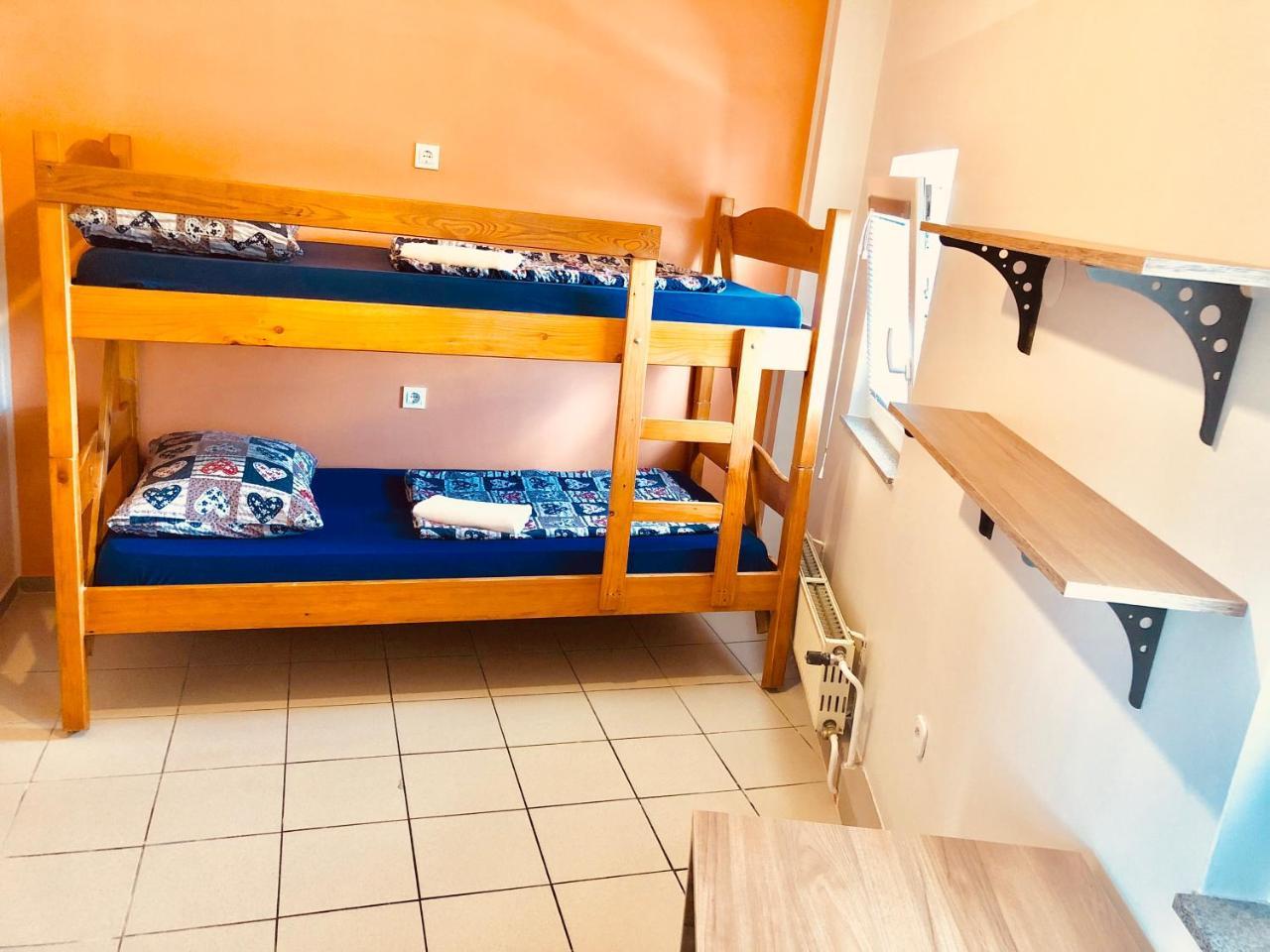 Aladin Hostel リュブリャナ エクステリア 写真