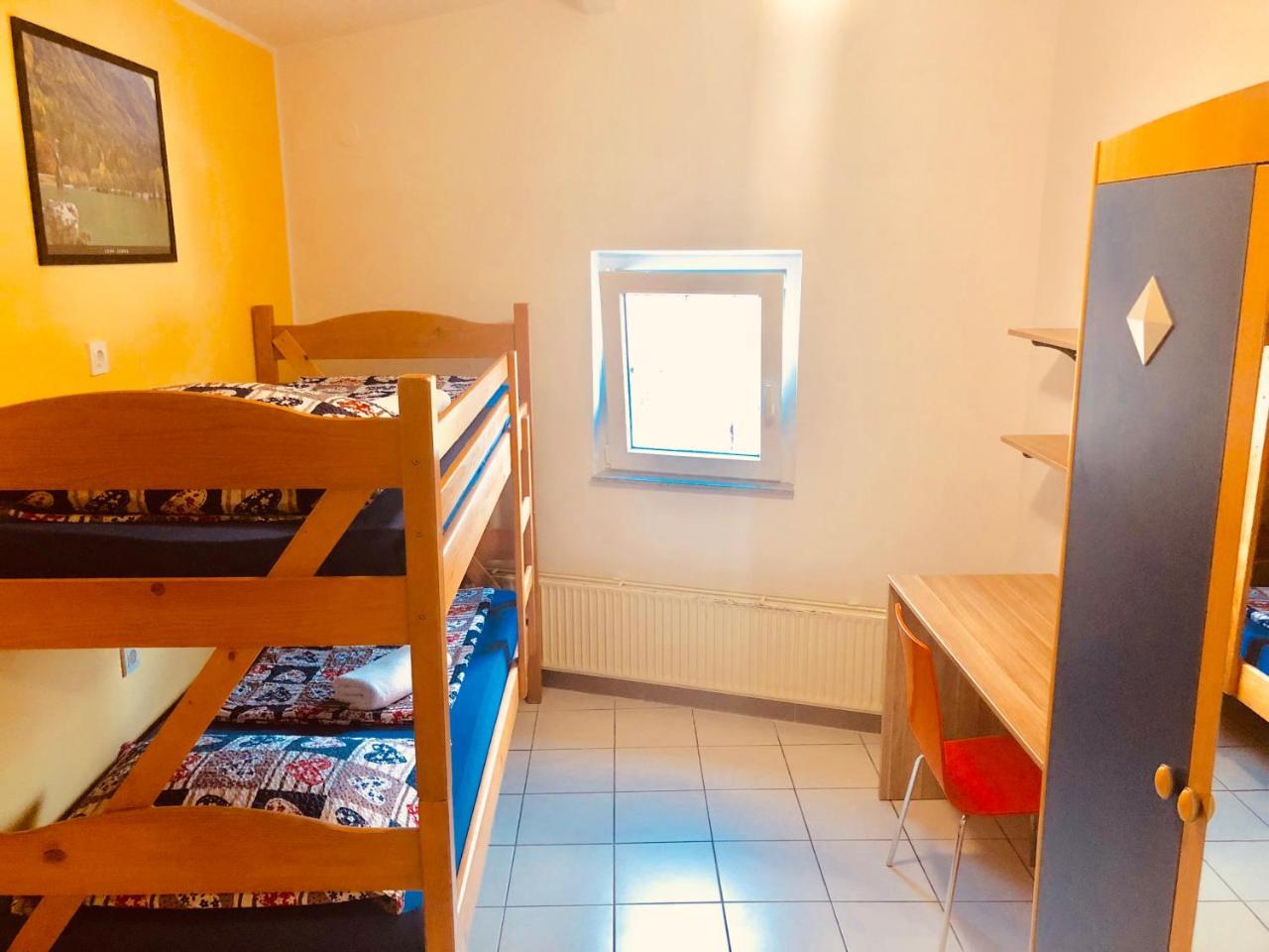 Aladin Hostel リュブリャナ エクステリア 写真