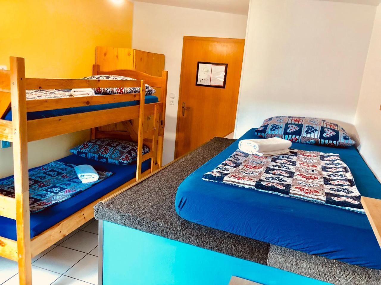 Aladin Hostel リュブリャナ エクステリア 写真
