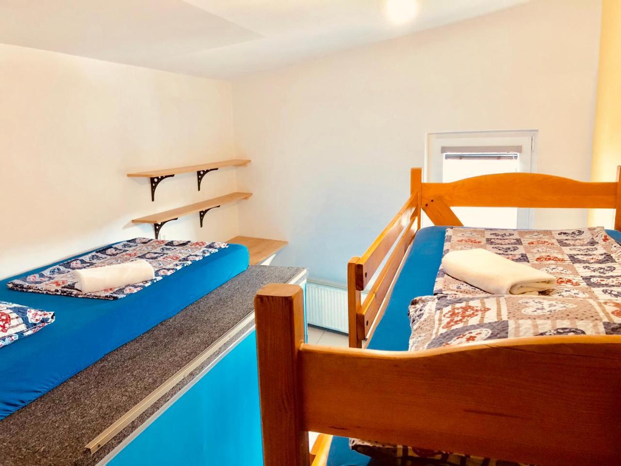 Aladin Hostel リュブリャナ エクステリア 写真