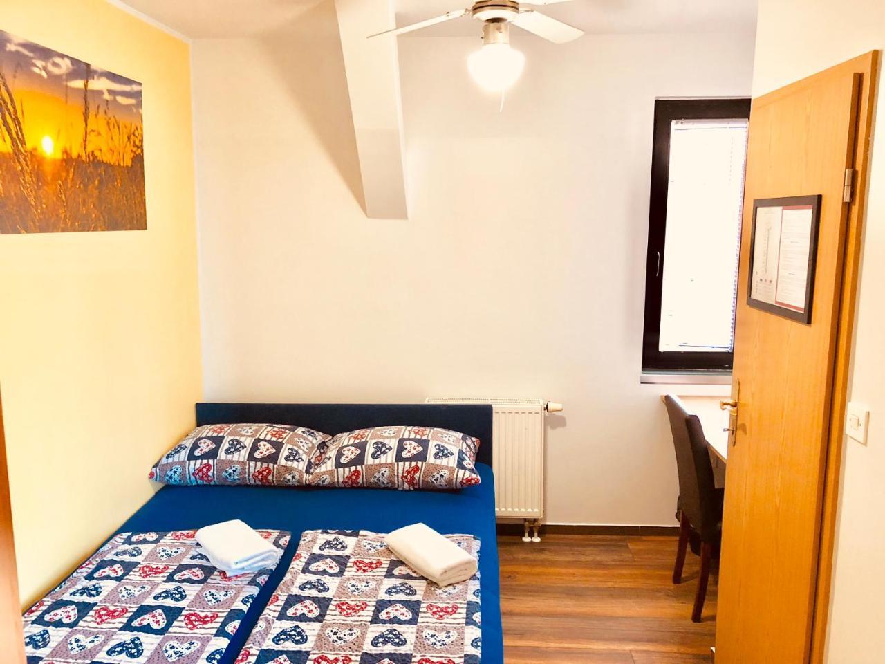 Aladin Hostel リュブリャナ エクステリア 写真