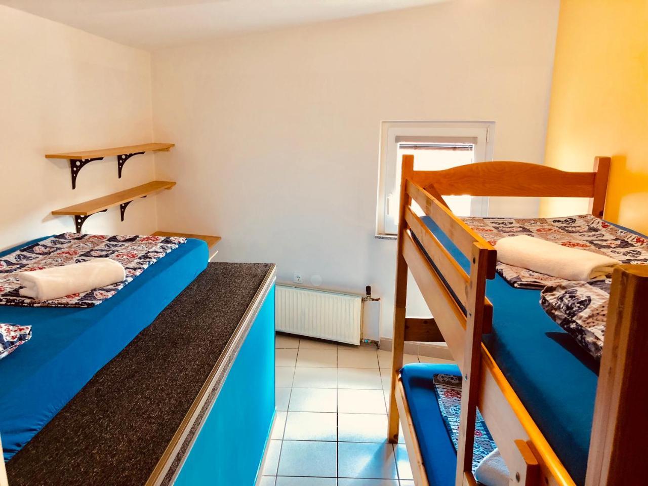 Aladin Hostel リュブリャナ エクステリア 写真