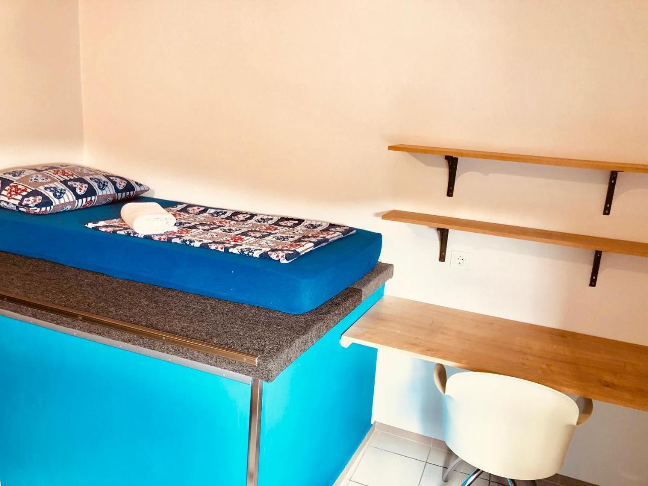 Aladin Hostel リュブリャナ エクステリア 写真